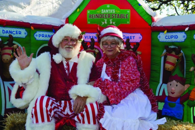 Couple continues tradition of sharing the season