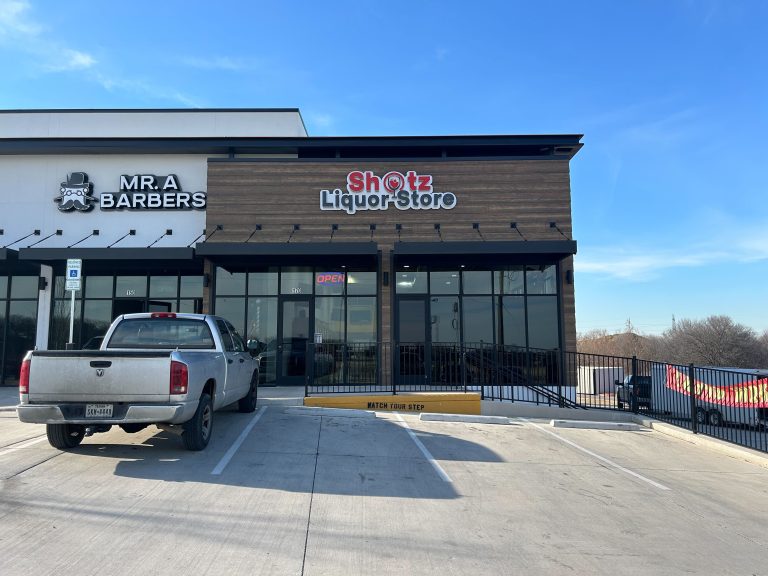 New liquor store opens in Roanoke